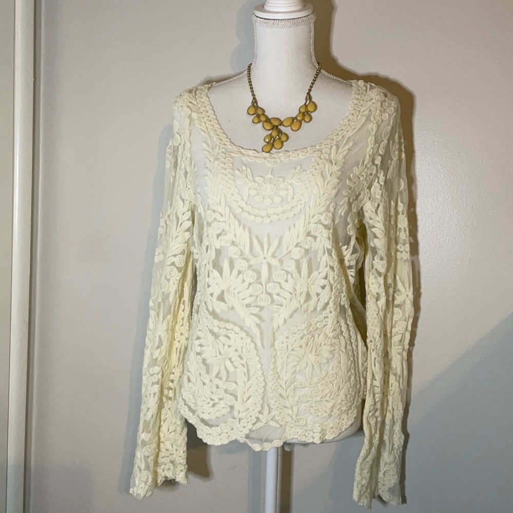 Beautiful vintage pattern blouse size Medium